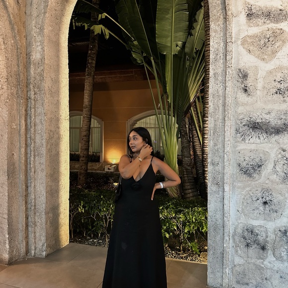 DISSH Elegant Black Single Strap Dress - Picture 7 of 8